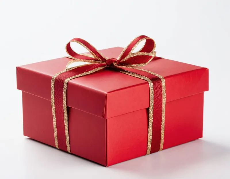 Rotes Geschenk mit goldener Schleife